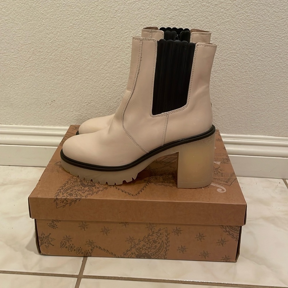 NIB James Chelsea Boot (Women) Free People White Size 10​​​​​​​